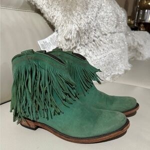 Man made boots with fringe in green suede! Excellent quality! Fun & unique